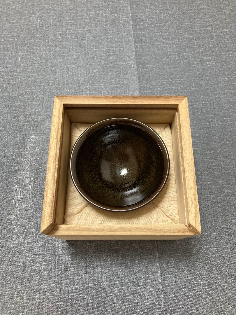 黒色丸型器 木製箱付き