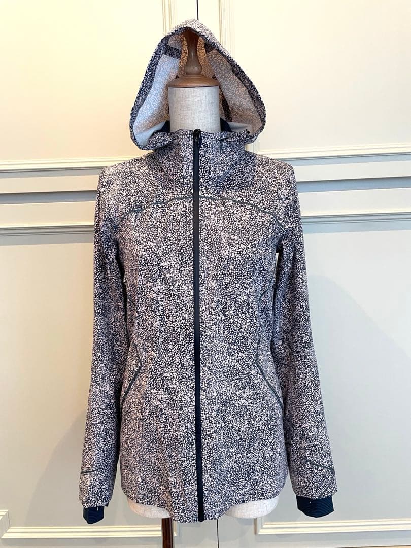 ☆最安値SALE 美品 完売品ルルレモン アウター