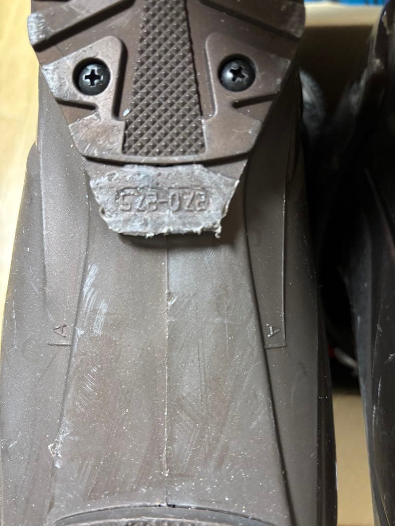 DOLOMITEドロミテのブーツ とAtomic スキー板とストックの３点セット