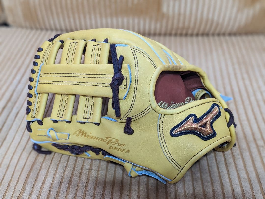 【未使用品】ミズノプロ 硬式用 外野手 オーダーグローブ 西川龍馬型