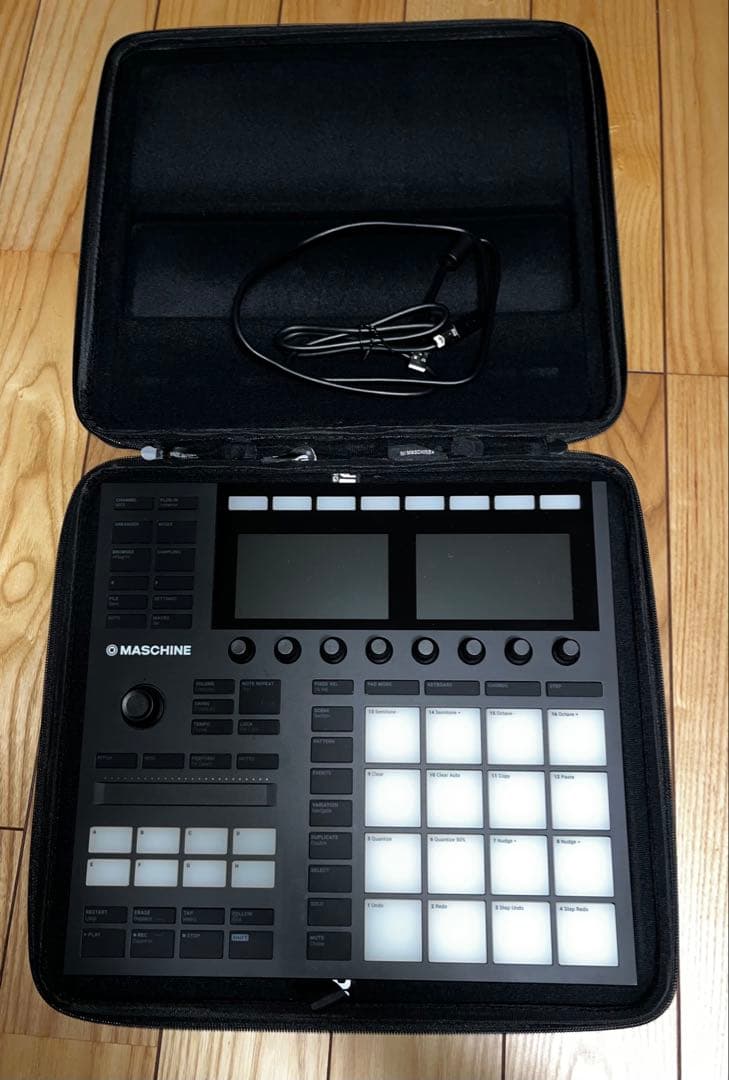 MASCHINE MK3 (ケース付) トラスファーID付き