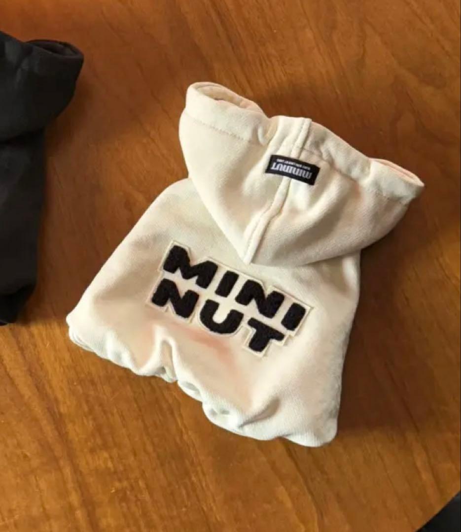 韓国ブランド　mininut logo patch hoodie パーカー