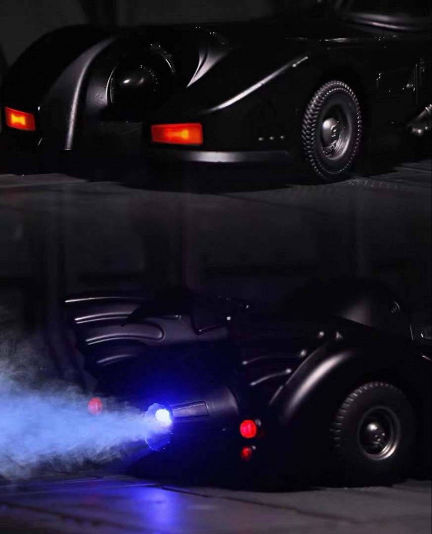 1:24 1989年映画版合金製バットモービル（新品.組立不要）