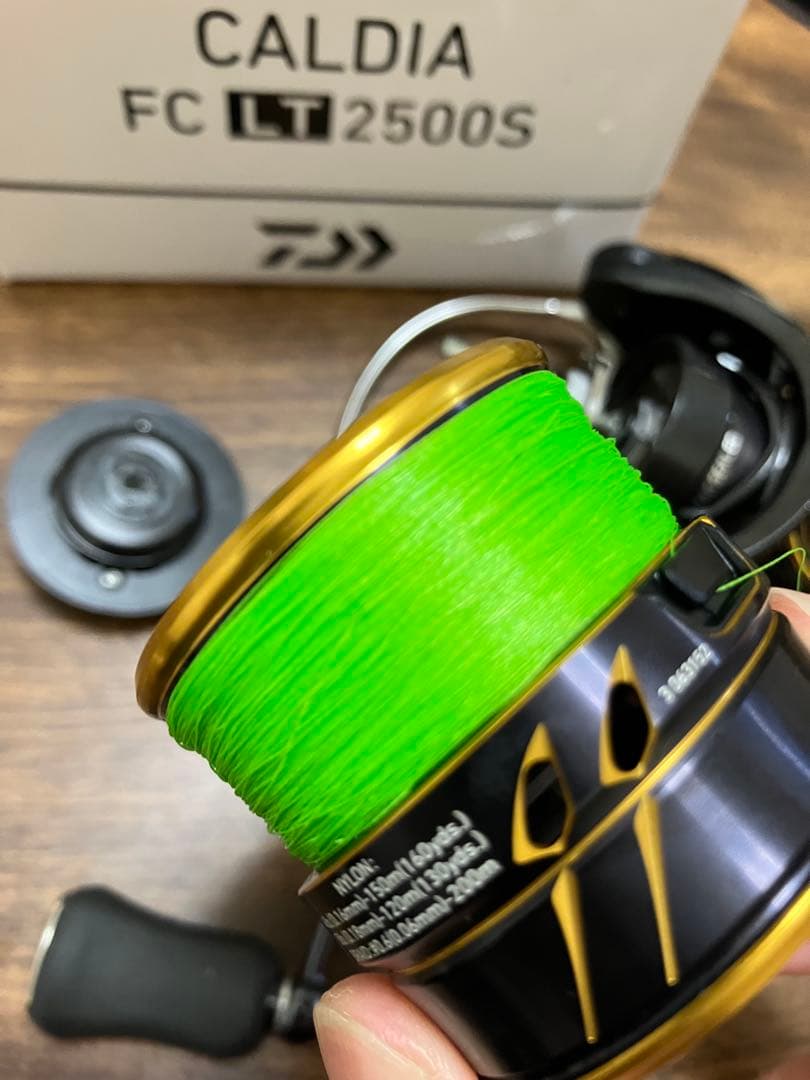 美品　ダイワ　21カルディア　FCLT2500S PEライン0.8 150m付き
