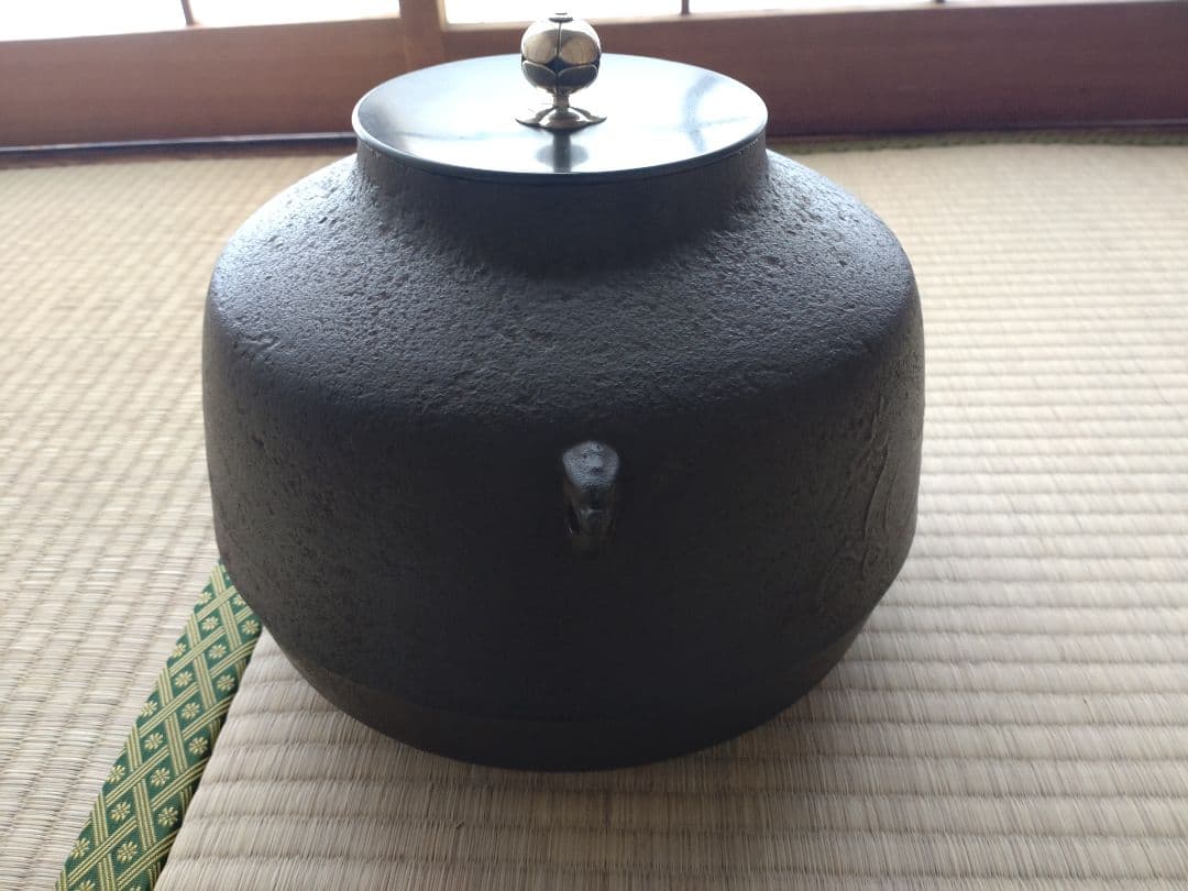 橋本辰敏造馬地紋真形釜共箱　銀摘み　（検　相馬