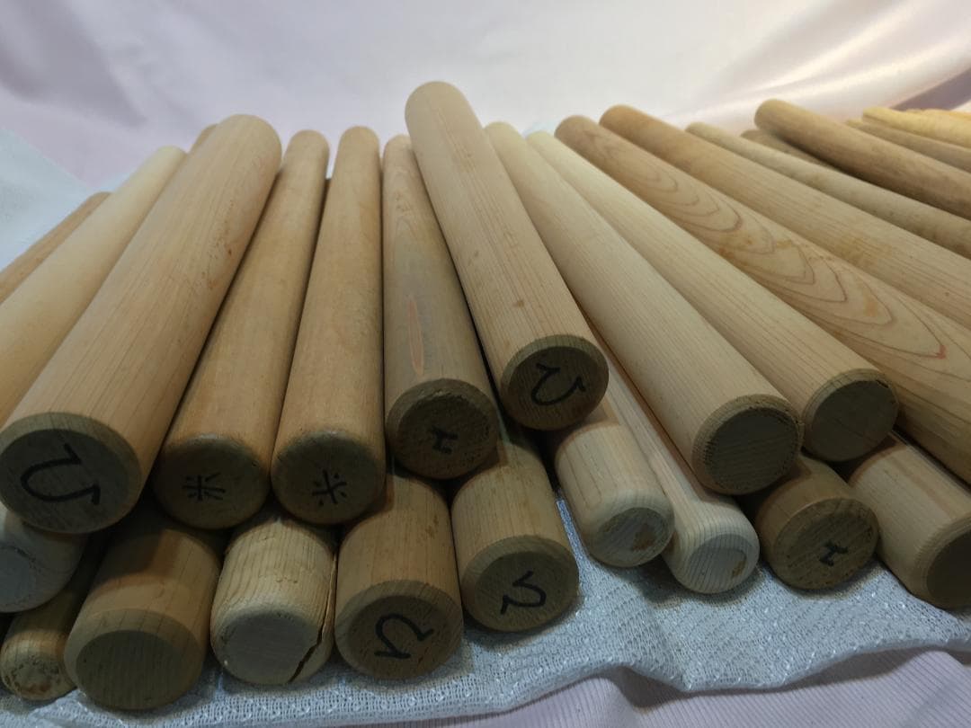 メ*ン様 nt250716-001j 木製バチ 多数 丸棒 バチ 太鼓 棒 ステ
