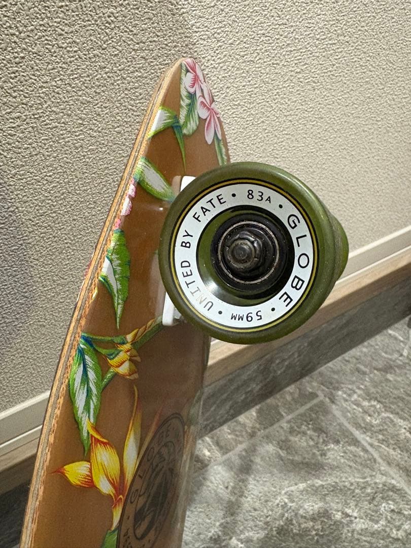 GLOBE フラワー柄 スケートボード