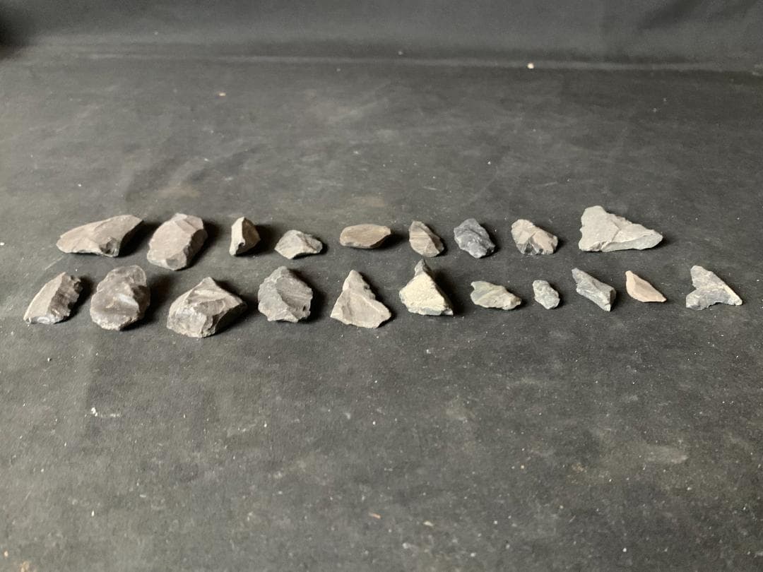 石器 矢尻 鏃 ヤジリ 小やじり20点 縄文時代 発掘地:京都府綴喜郡 492