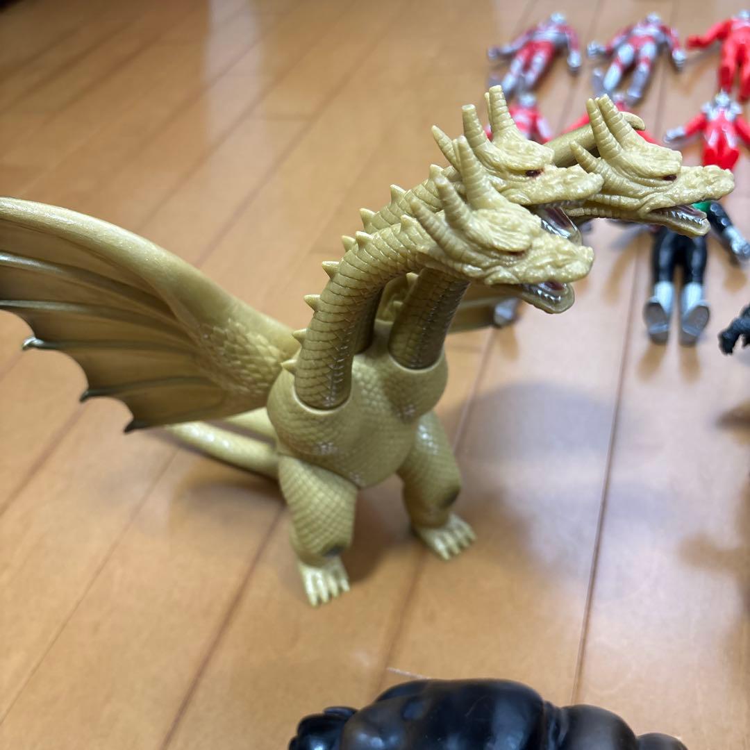 ウルトラマン　仮面ライダー　怪獣　ゴジラ　ソフビフィギュア　35体セット