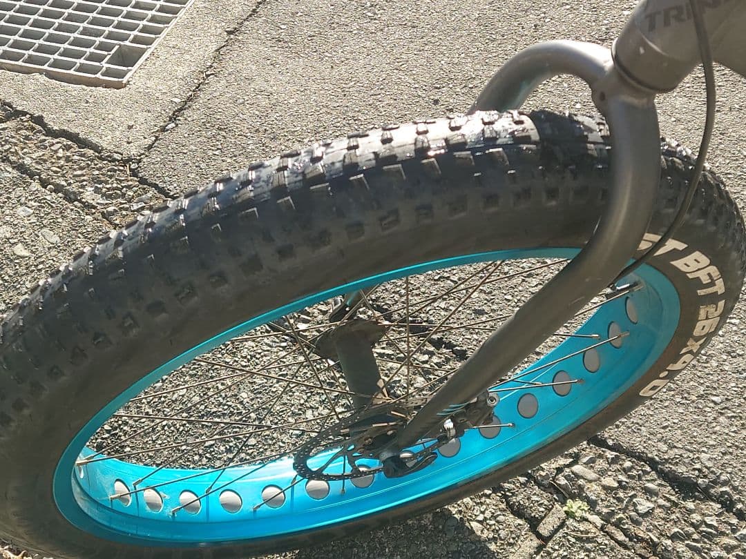 (引取り又はお届けご相談)トリンクス ファットバイク26インチ油圧ブレーキ
