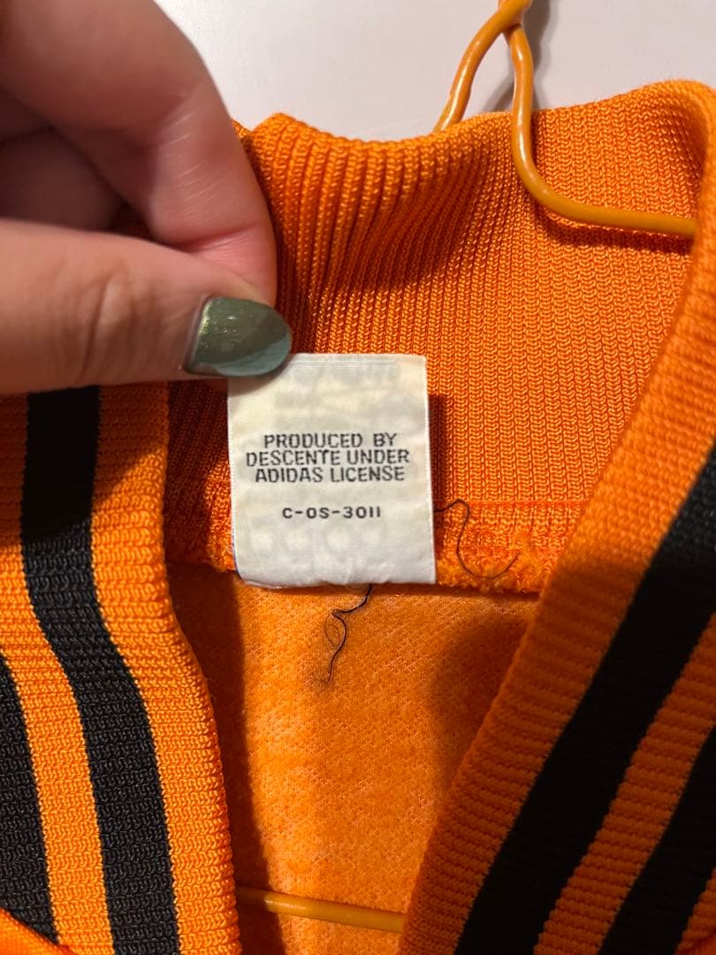adidas originals ジャージ　オレンジ