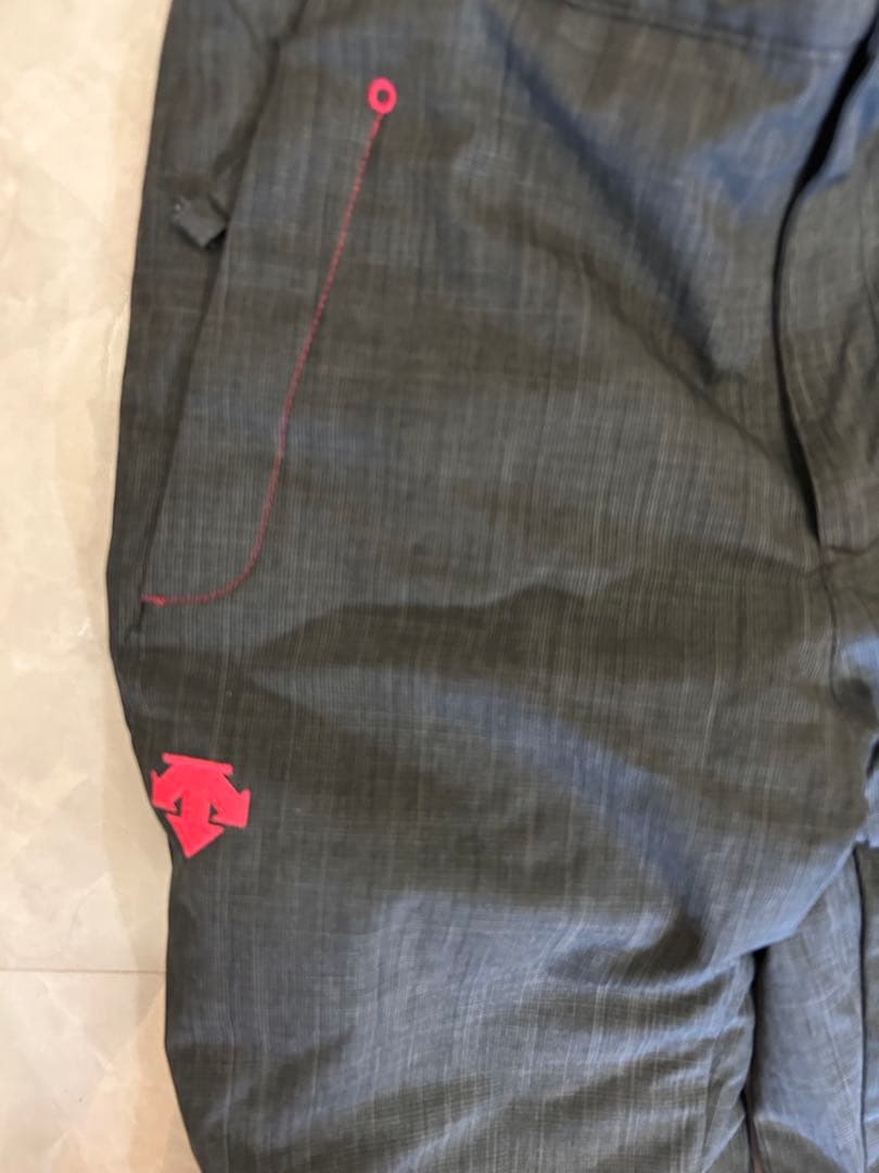 DESCENTEスキーウェアkids（シルバー/ピンク）パンツ　チャコールグレー