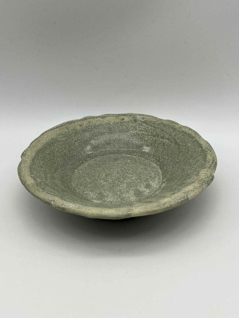 宋時代～元時代　青磁　龍泉窯刻花唐草文輪花盤　青磁皿　唐物(F-109)