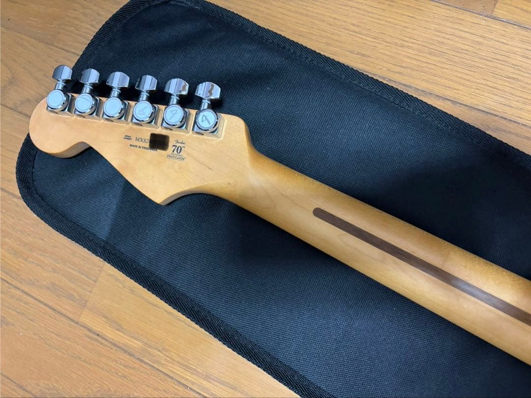 Fender フェンダー　Player Plus Opal Spark