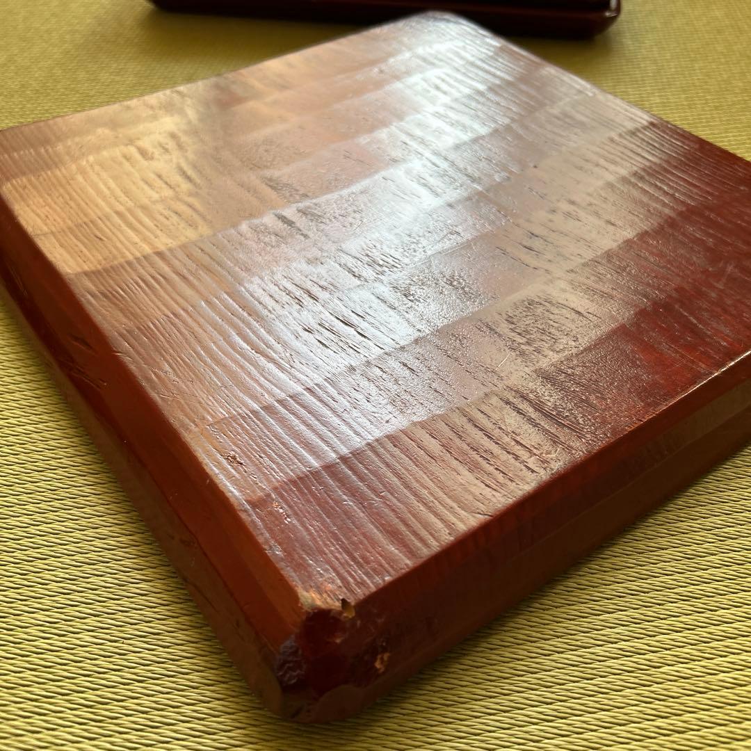 木製赤色彫刻模様の盆 4枚セット