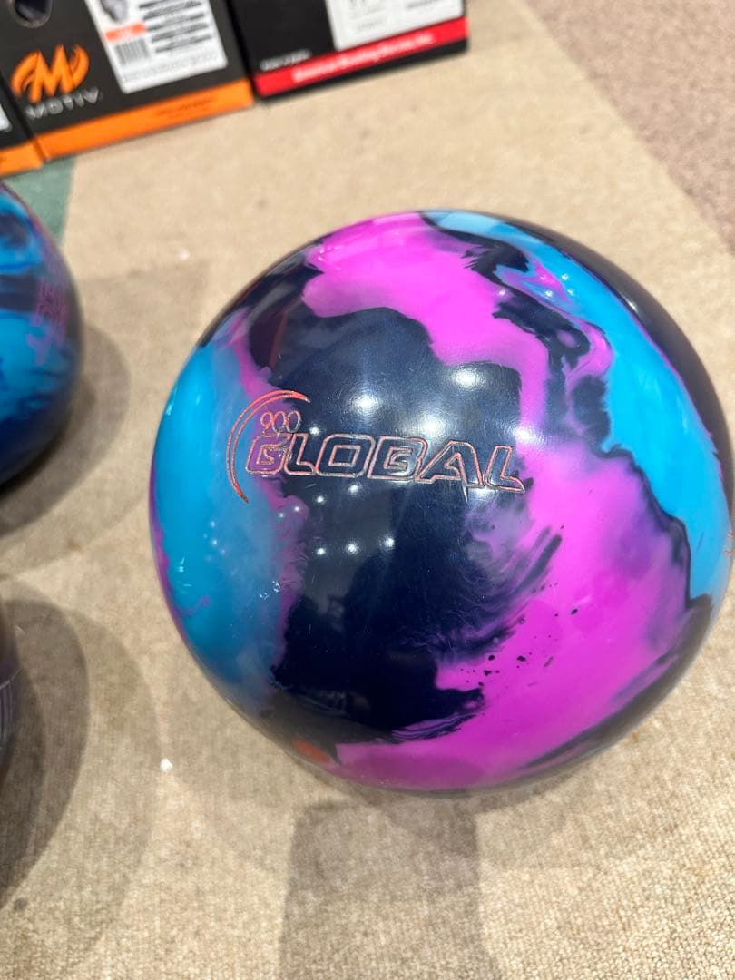 ★美品★900グローバル　レブマトリックス　ボウリングボール15ポンド