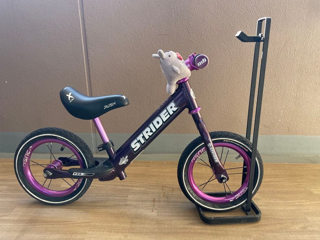 ストライダー　ゴムタイヤ　12インチ　STRIDER