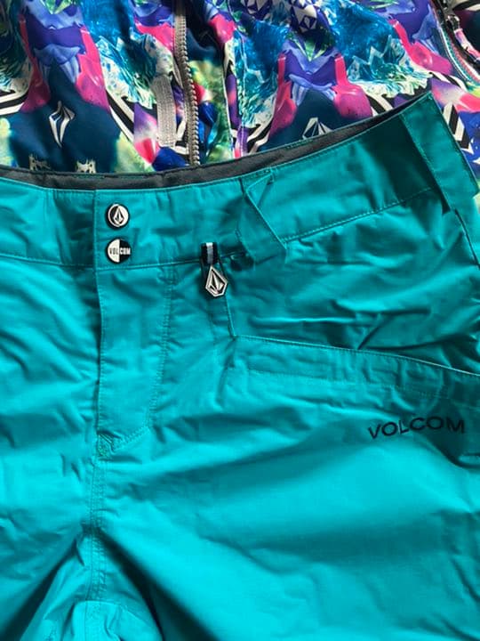 美品　ボルコムスノーウェア　上下セット　おまけ付き