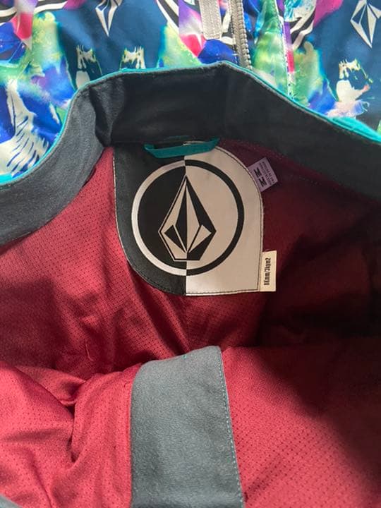 美品　ボルコムスノーウェア　上下セット　おまけ付き