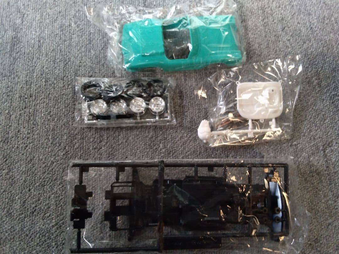 所さんのタダモノではない!4駆 コルベット＆ 貯金箱