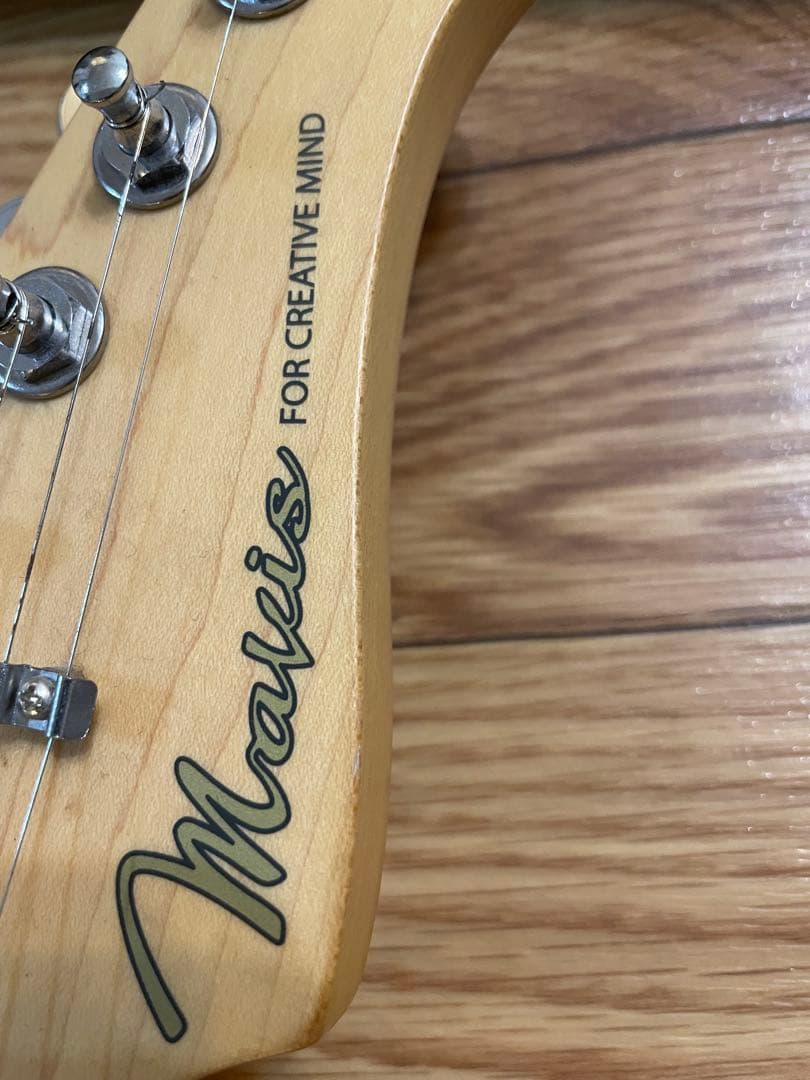 mavis MST-600のエレキギター（メイプルレッドバースト）