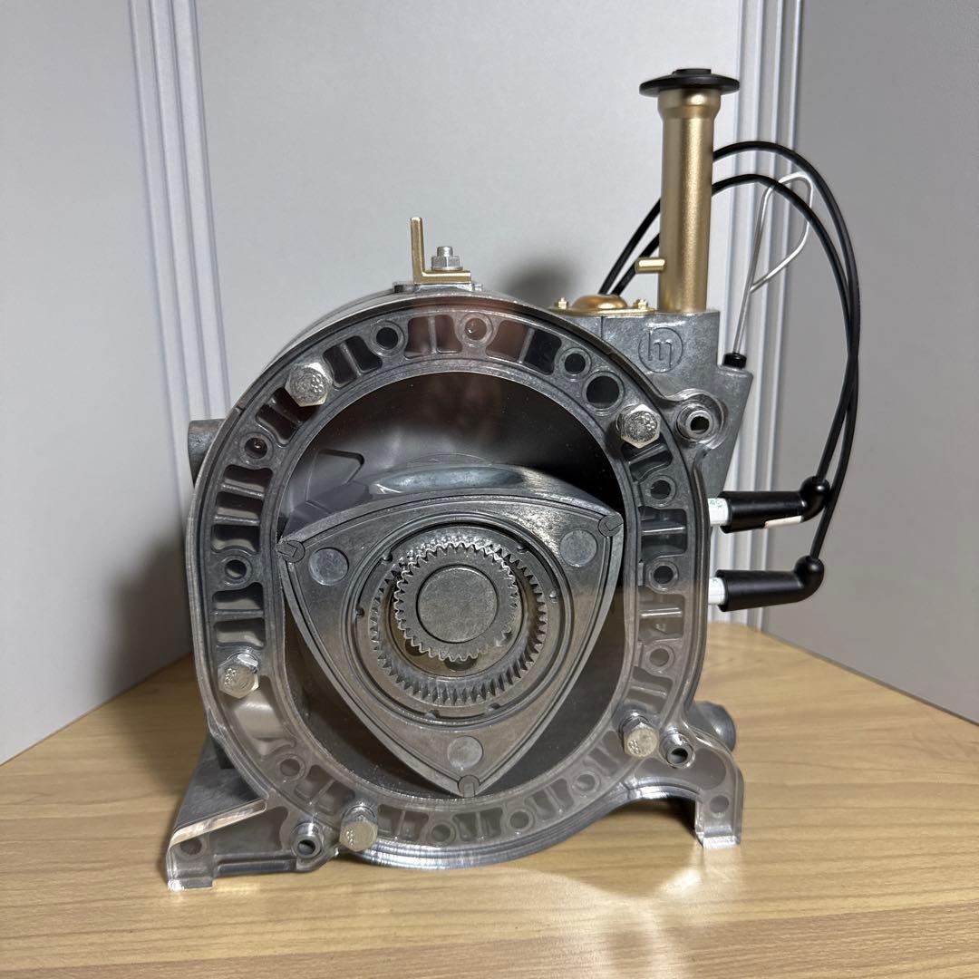 デアゴスティーニ 1/2 ロータリーエンジン模型 透明カバー付き