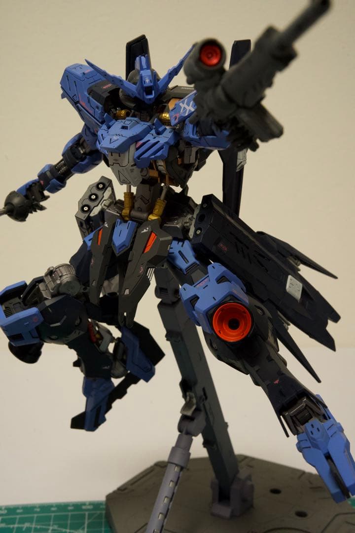 MG 1/100 ガンダム ヴィダール 塗装済み 完成品 艶消仕上げ ガンプラ