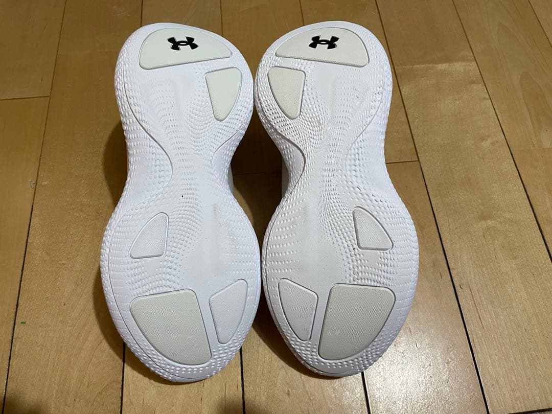 アンダーアーマー　UAノヴァ　ホワイト　26.0cm