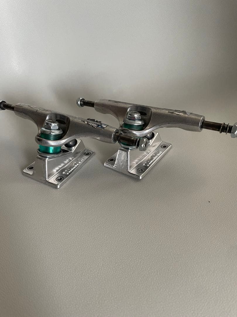 thunder トラック　サンダー　スケボー ベンチャー