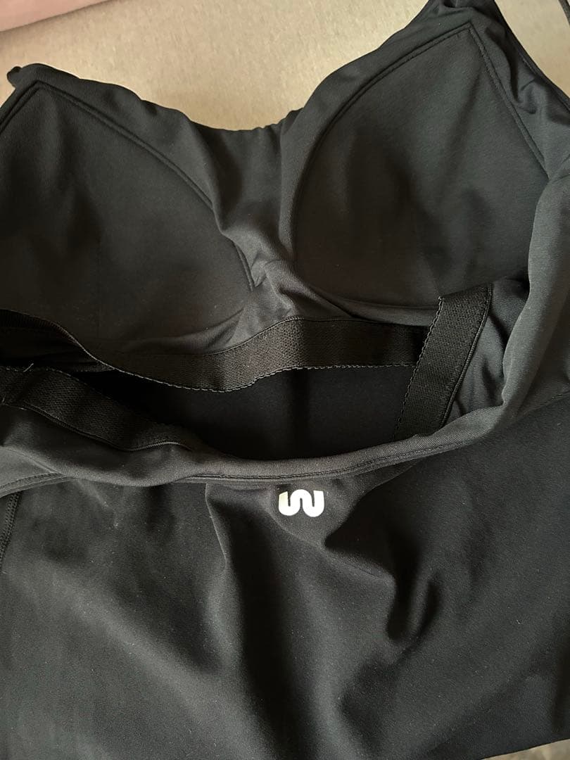 【美品】野沢和香　エッセンシャルヨガトップ　ブラック　黒