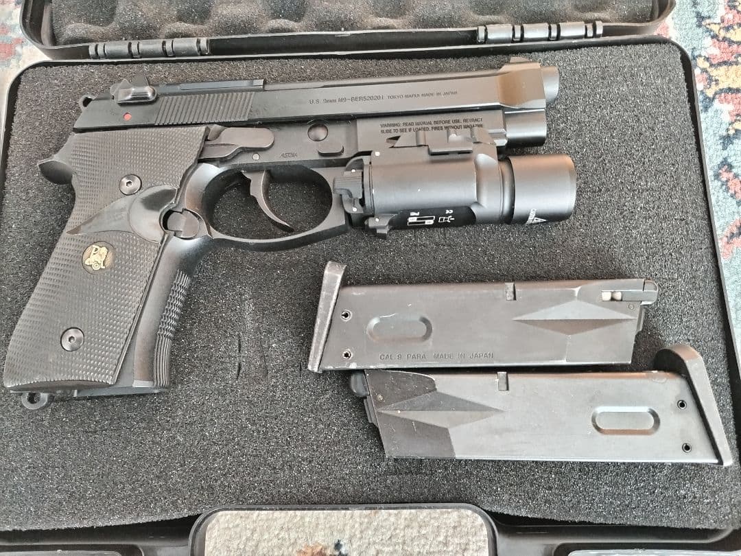 東京マルイ M9A1 ガスブローバック　ライト、パックマイヤー製グリップ