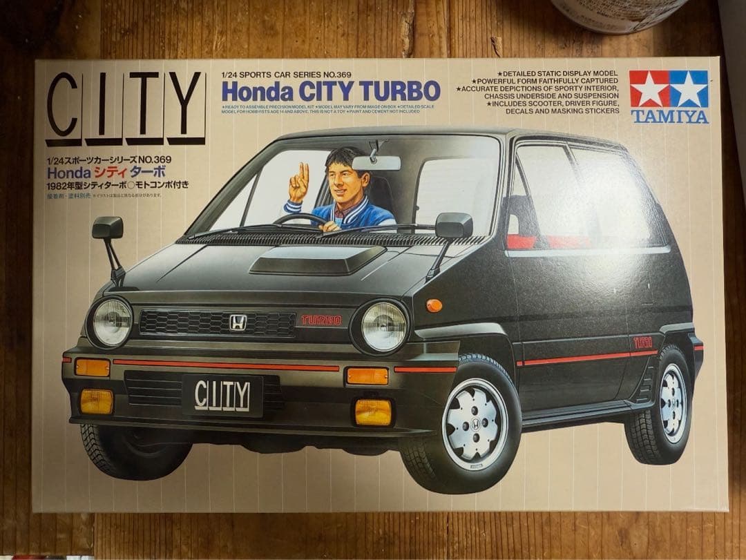 塗装完成済ジオラマケース付き　タミヤ　ホンダシティ　ターボ 1/24