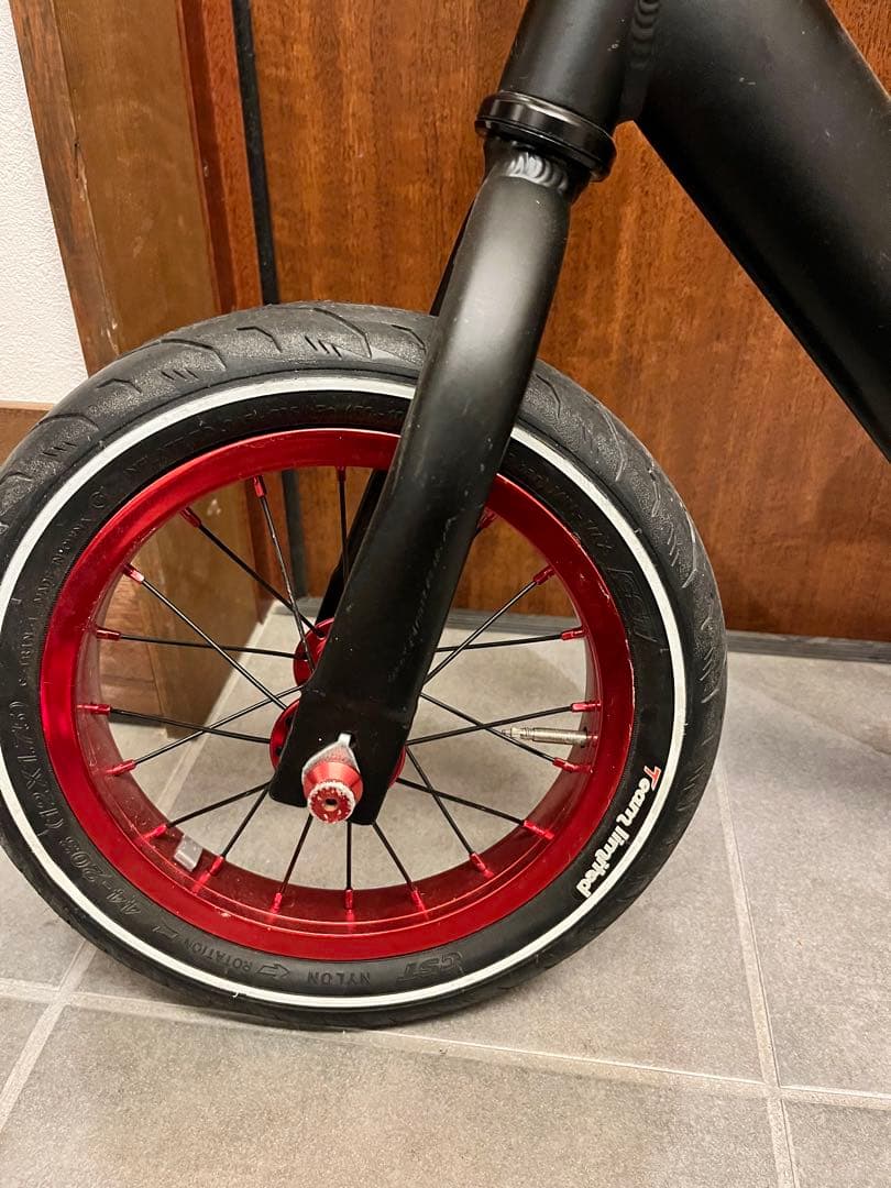 ランバイク　ゼロバイクファクトリー　バランスバイク ブラック/レッド