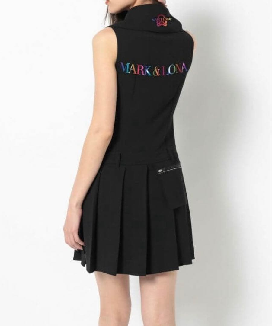 MARK&LONA プリーツ切替衿付きノースリーブワンピース ブラック