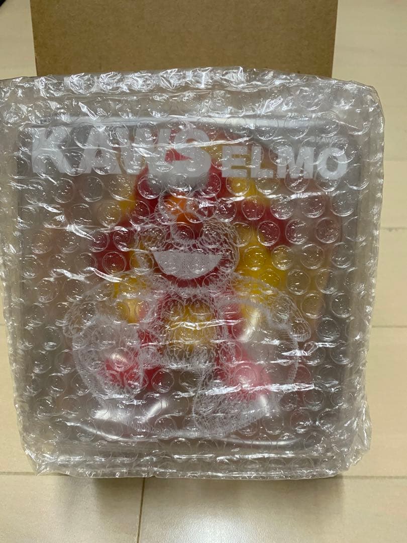 【新品】期間限定特価　KAWS ELMO /カウズ コラボフィギュア　正規品