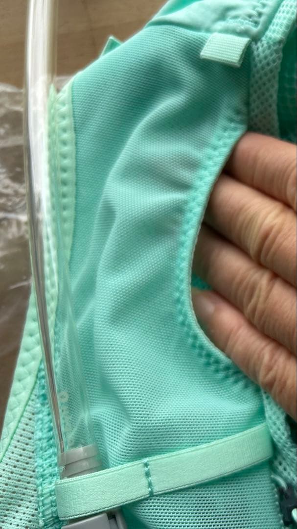 【新品未使用】レディース向け [サロモン] リュック12l フラスク付