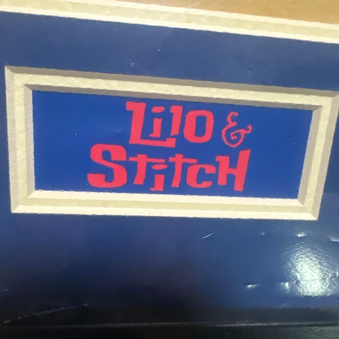 世界限定200リロ・アンド・スティッチ 額装ピンバッチ