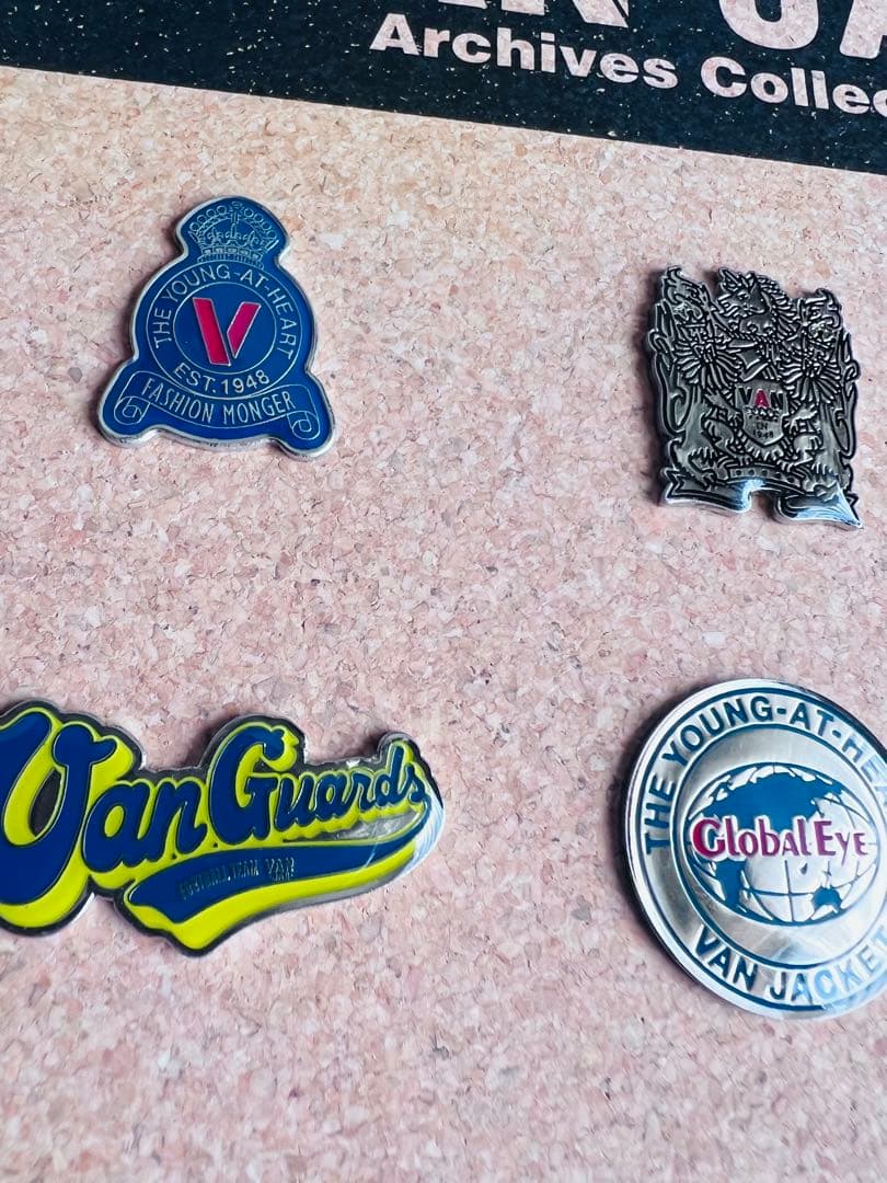 VANJACKET pin badgeコレクションはセット台紙付き新品