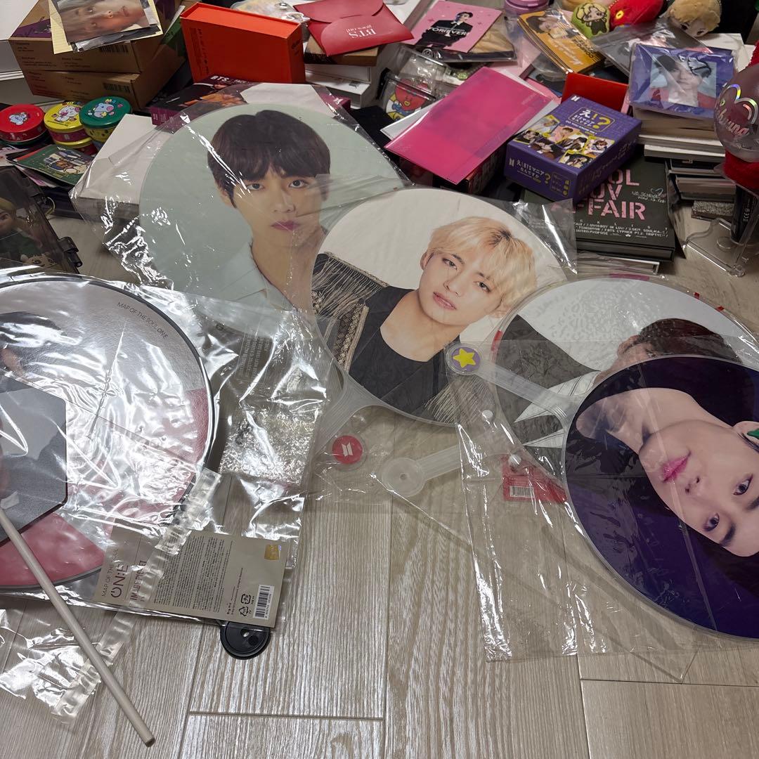 Btsの アルバム、ぬいぐるみ、カード、うちわ諸々まとめ売り