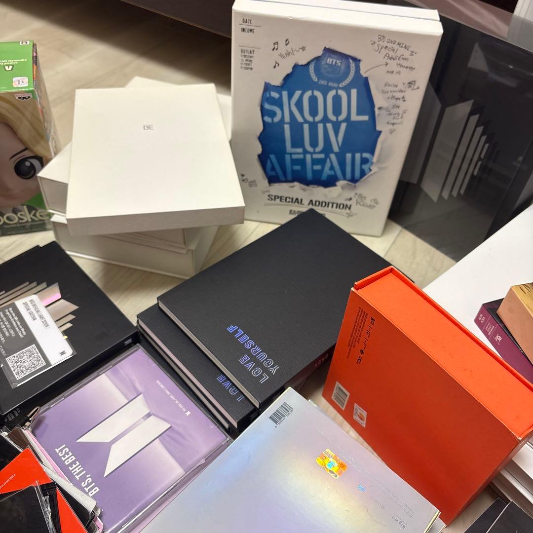 Btsの アルバム、ぬいぐるみ、カード、うちわ諸々まとめ売り