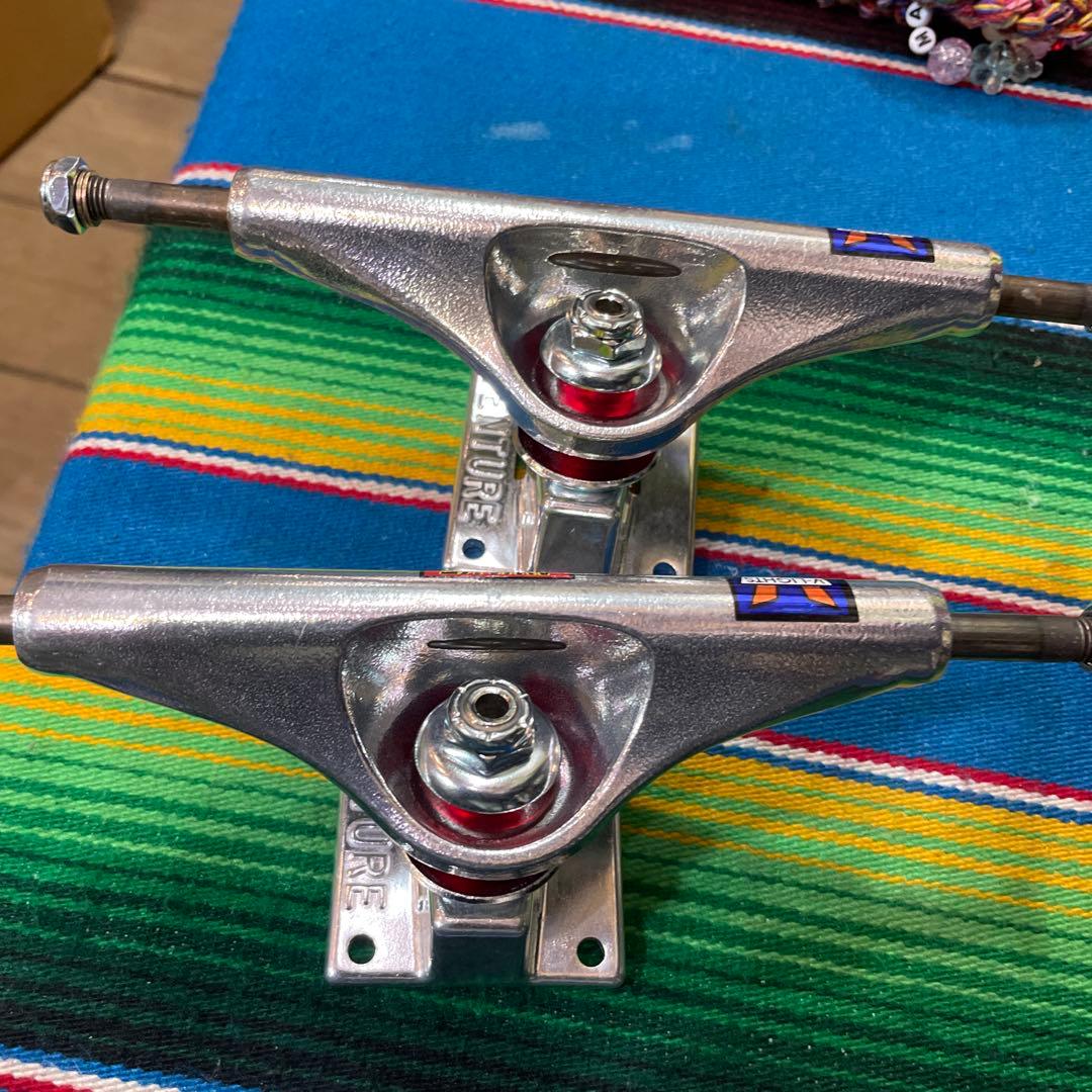 Venture V-Lights スケートボードトラック　5.6