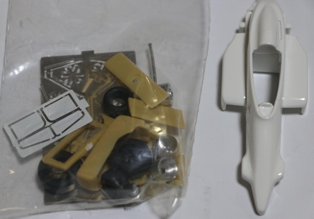 仏製フォーミラー・ボクスホール　１９８８ハッキネン　メタル・レジンキット１／４３