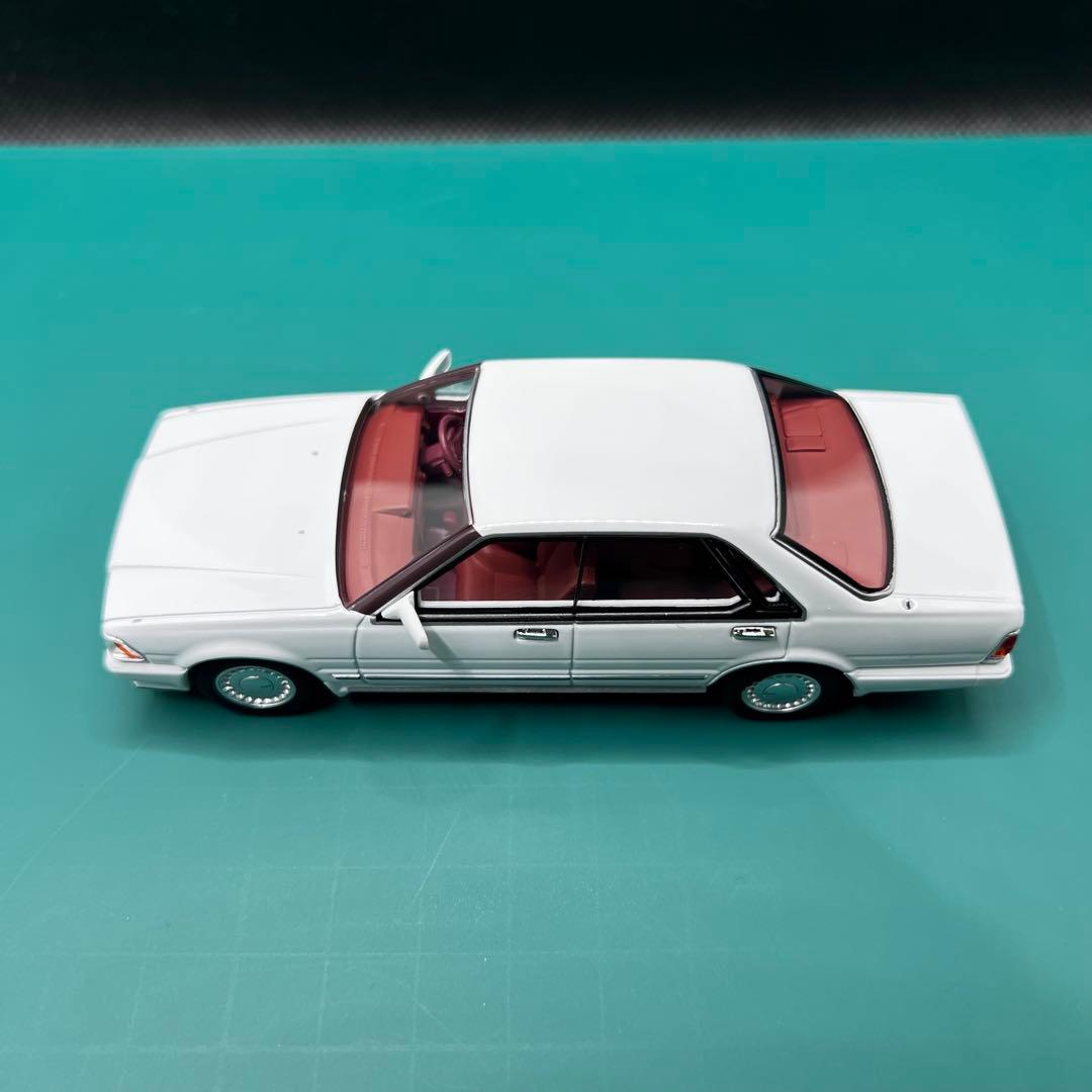 セドリック1987 トミカリミテッドヴィンテージ ネオ　LV-N43 22a 白