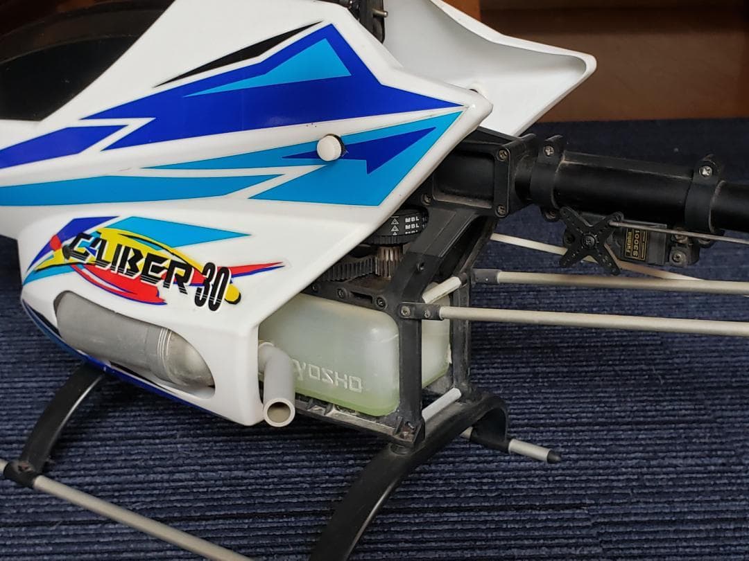 ⭐大幅限定割引・CALIBER 30 エンジン大型コクピットRCヘリセット