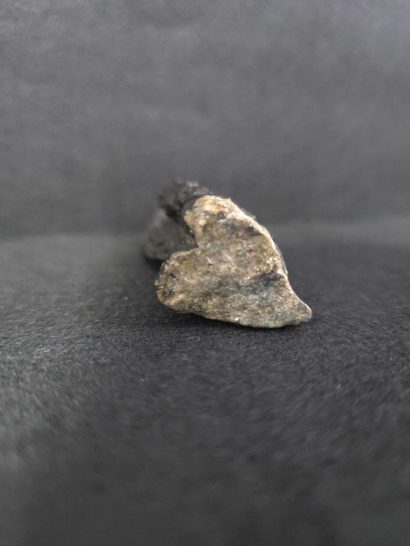 M▽鑑賞石 盆石 台付 水石 (K00327)