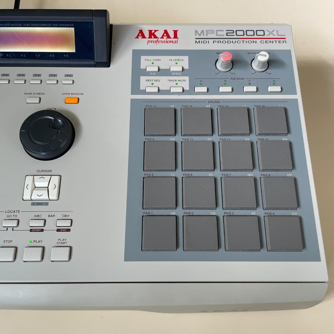 AKAI MPC2000XL サンプラー