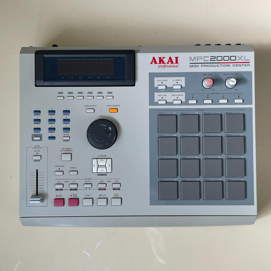 AKAI MPC2000XL サンプラー