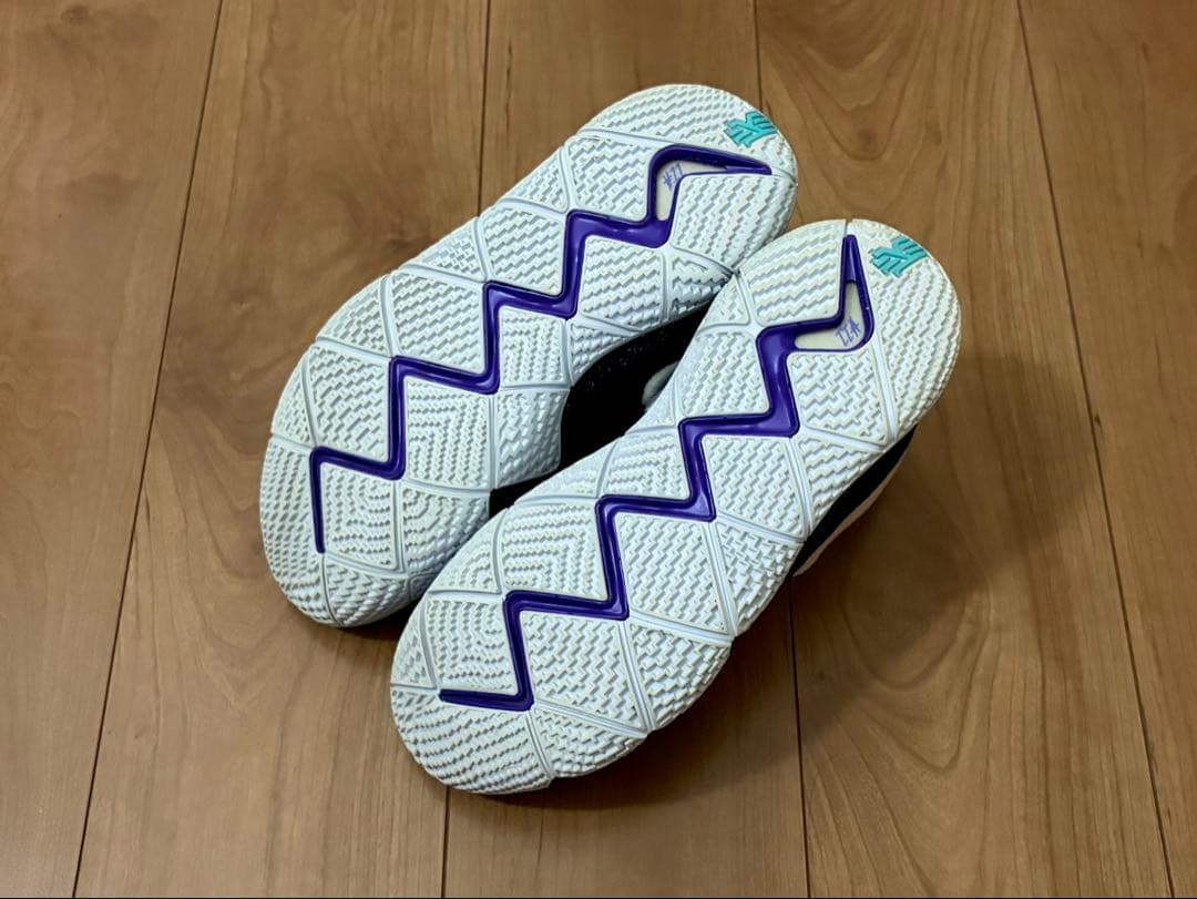 NIKE カイリー4 27.5cm